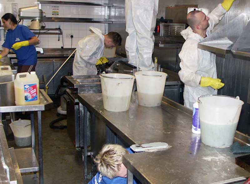fluid-hygiene-operatives-kitchen-deep-cleaning